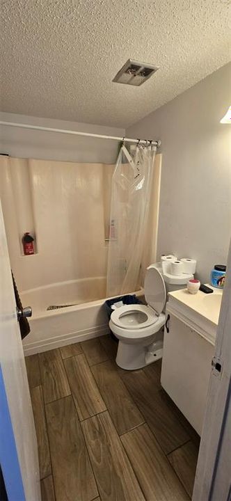 Active With Contract: $389,000 (6 beds, 0 baths, 1944 Square Feet)