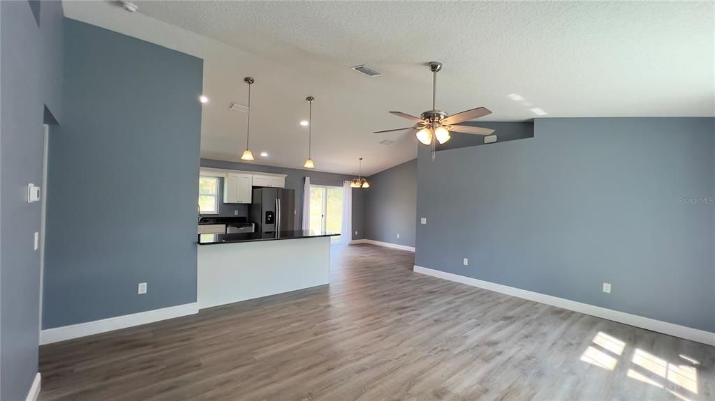 В аренду: $1,950 (3 спален, 2 ванн, 1463 Квадратных фут)