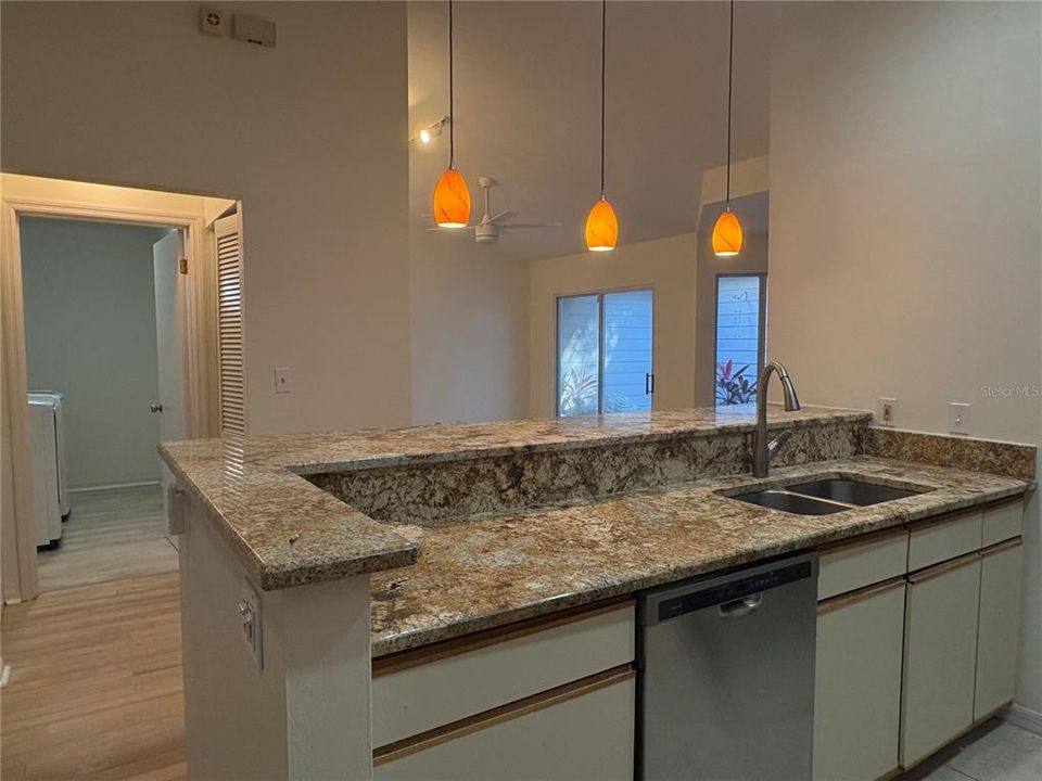 For Rent: $2,000 (2 beds, 2 baths, 1410 Square Feet)