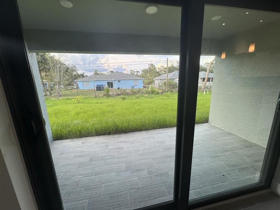 Activo con contrato: $335,000 (3 camas, 2 baños, 1682 Pies cuadrados)