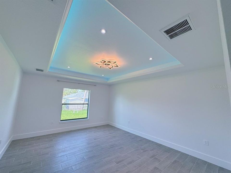 Activo con contrato: $335,000 (3 camas, 2 baños, 1682 Pies cuadrados)