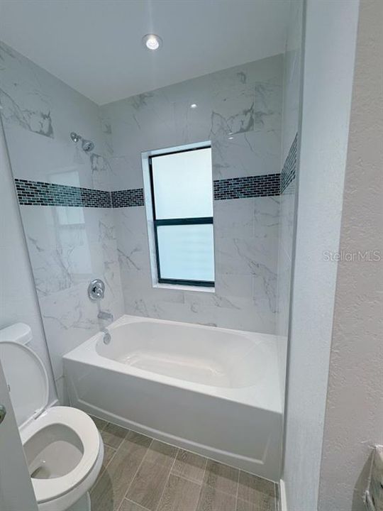 Activo con contrato: $335,000 (3 camas, 2 baños, 1682 Pies cuadrados)