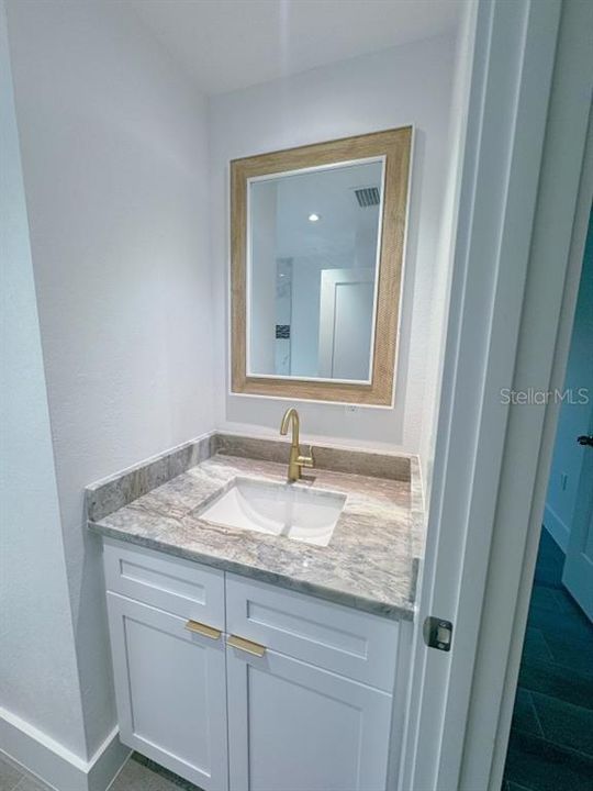 Activo con contrato: $335,000 (3 camas, 2 baños, 1682 Pies cuadrados)