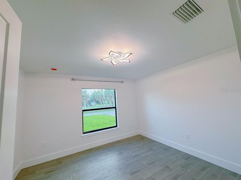 Activo con contrato: $335,000 (3 camas, 2 baños, 1682 Pies cuadrados)