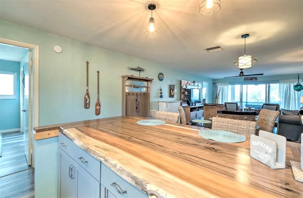 En Venta: $799,000 (2 camas, 2 baños, 1282 Pies cuadrados)