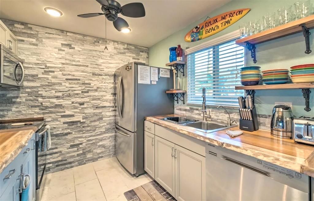 En Venta: $799,000 (2 camas, 2 baños, 1282 Pies cuadrados)