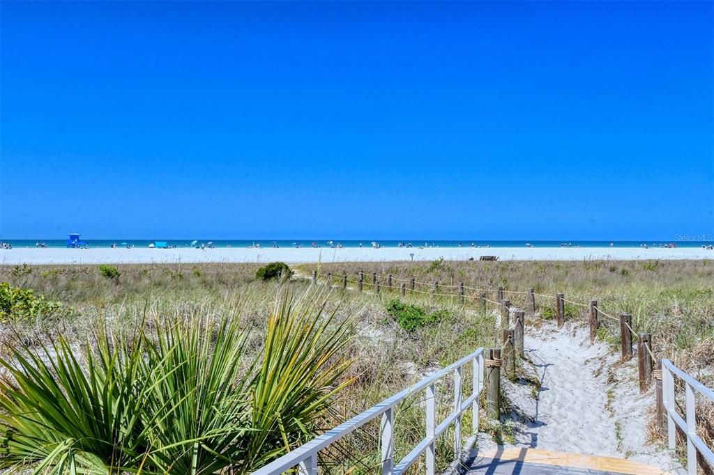 For Sale: $765,000 (2 beds, 2 baths, 1282 Square Feet)