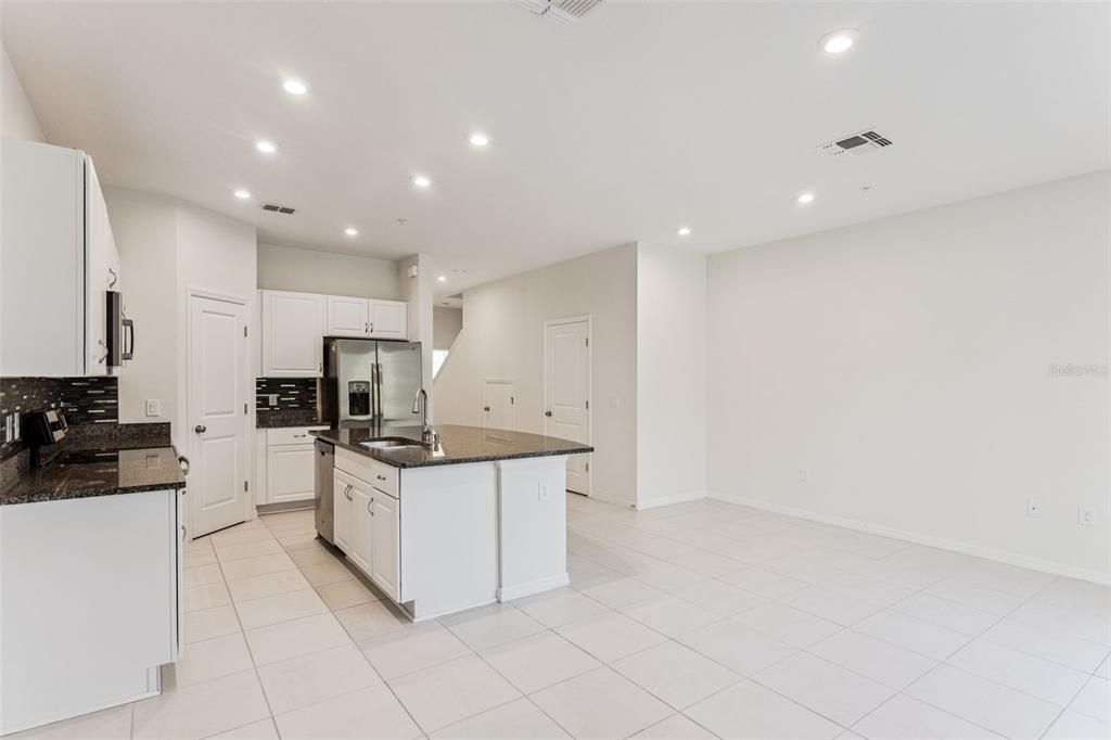 На продажу: $349,900 (3 спален, 2 ванн, 1359 Квадратных фут)