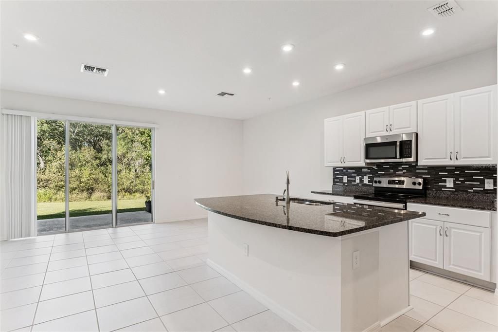 На продажу: $349,900 (3 спален, 2 ванн, 1359 Квадратных фут)