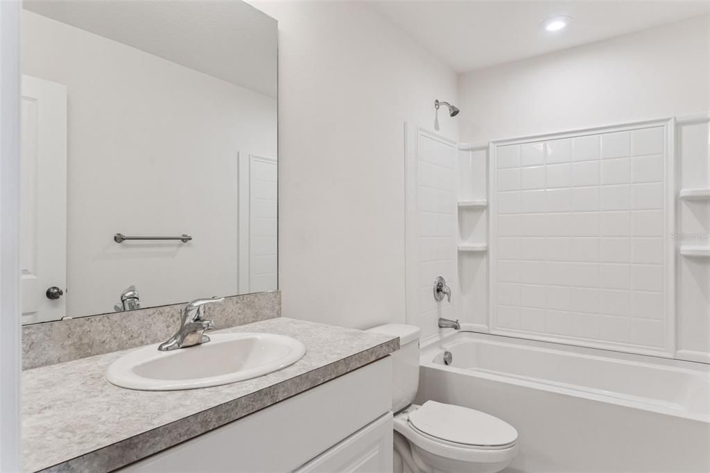 На продажу: $349,900 (3 спален, 2 ванн, 1359 Квадратных фут)