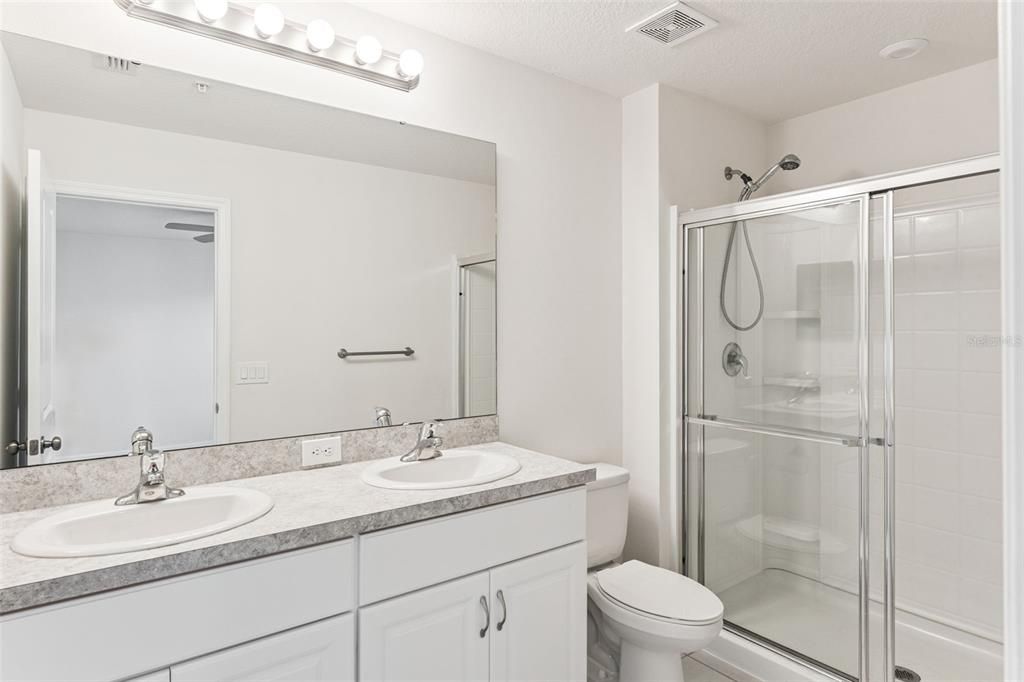 На продажу: $349,900 (3 спален, 2 ванн, 1359 Квадратных фут)