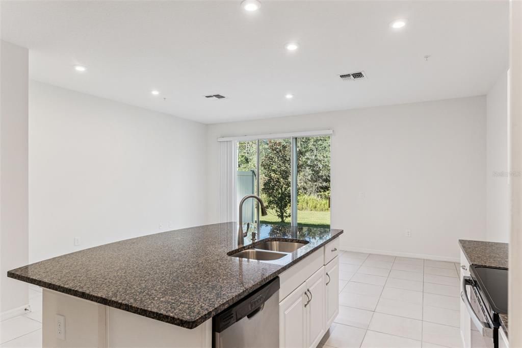 На продажу: $349,900 (3 спален, 2 ванн, 1359 Квадратных фут)