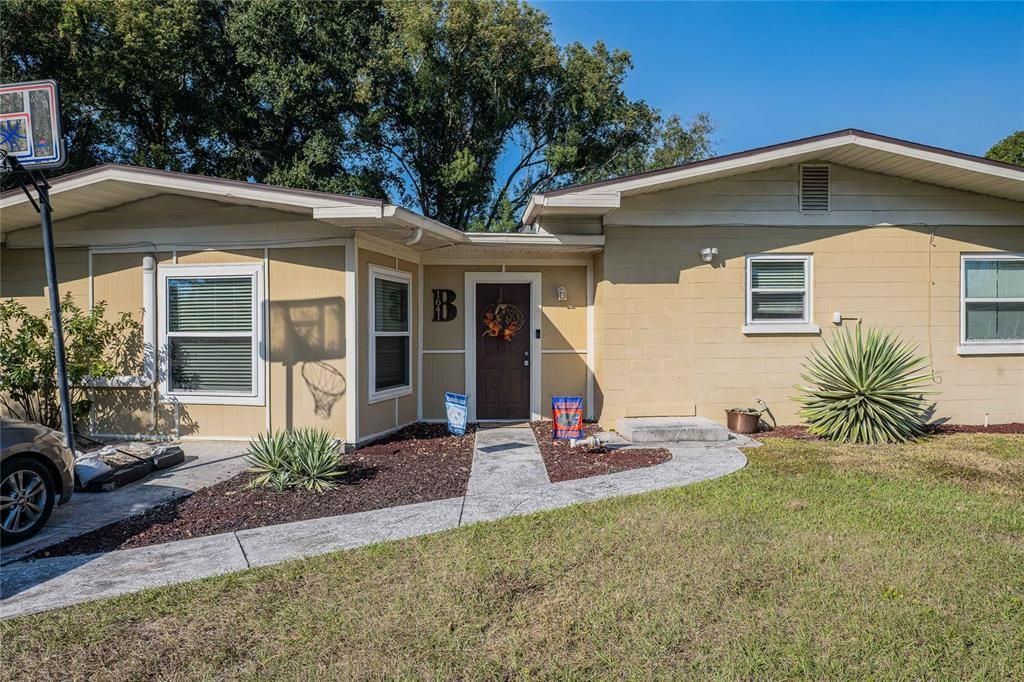 Active With Contract: $320,000 (4 beds, 2 baths, 2040 Square Feet)