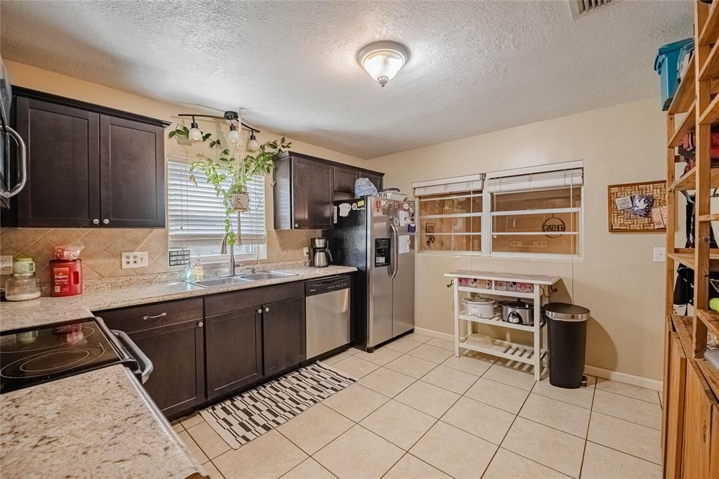 Active With Contract: $320,000 (4 beds, 2 baths, 2040 Square Feet)