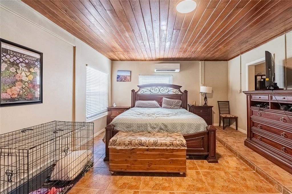 Active With Contract: $320,000 (4 beds, 2 baths, 2040 Square Feet)