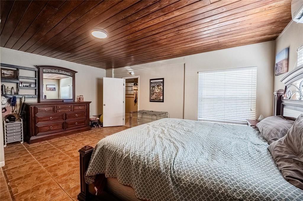 Active With Contract: $320,000 (4 beds, 2 baths, 2040 Square Feet)