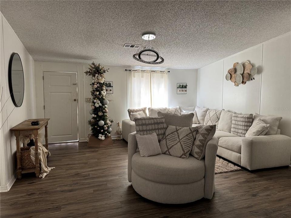 For Sale: $226,900 (3 beds, 2 baths, 1128 Square Feet)