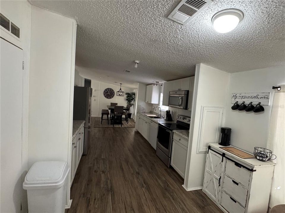 For Sale: $226,900 (3 beds, 2 baths, 1128 Square Feet)