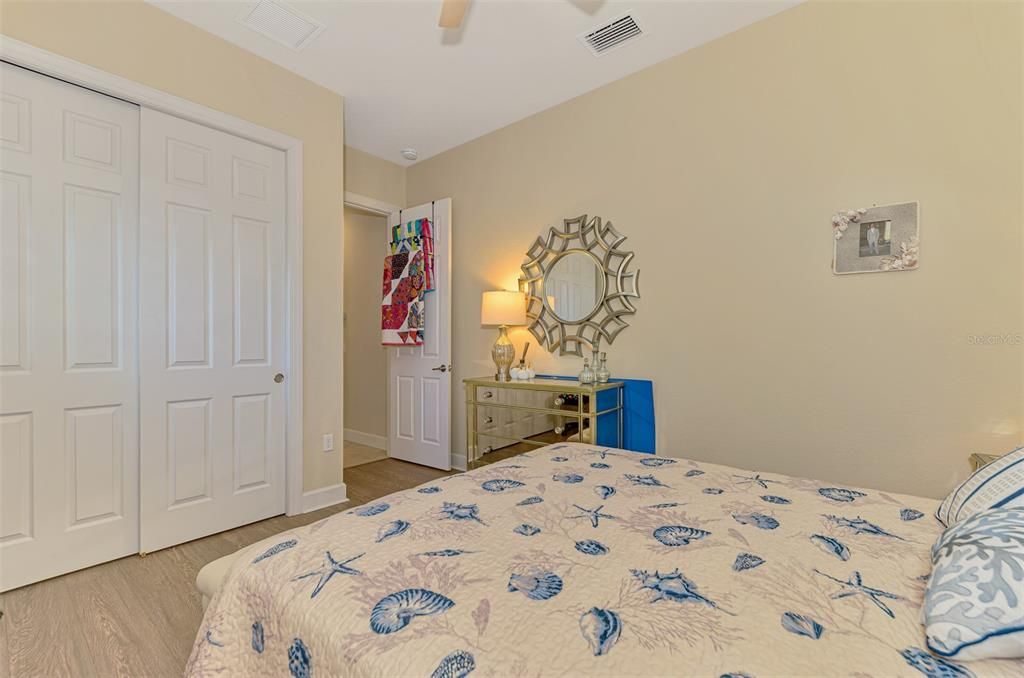 En Venta: $649,000 (4 camas, 3 baños, 2522 Pies cuadrados)