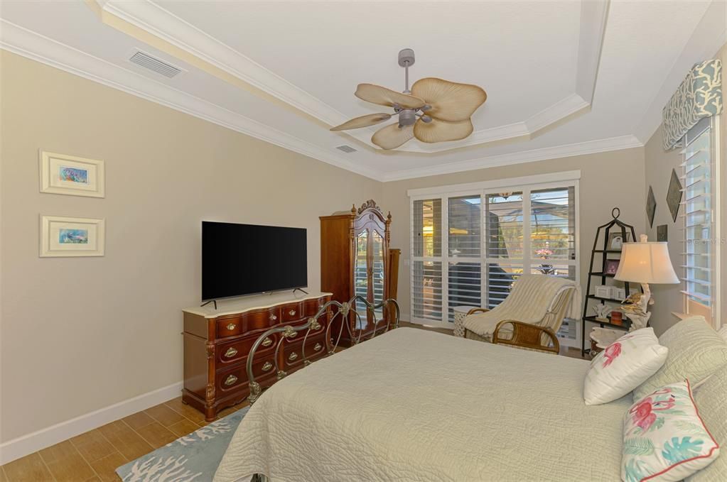 En Venta: $649,000 (4 camas, 3 baños, 2522 Pies cuadrados)