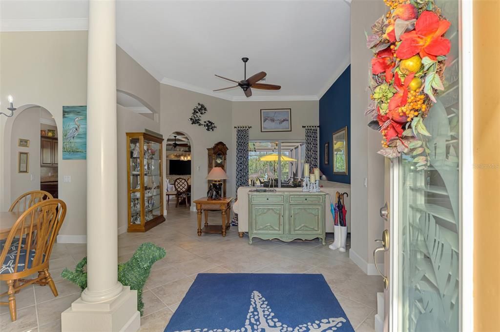 En Venta: $649,000 (4 camas, 3 baños, 2522 Pies cuadrados)