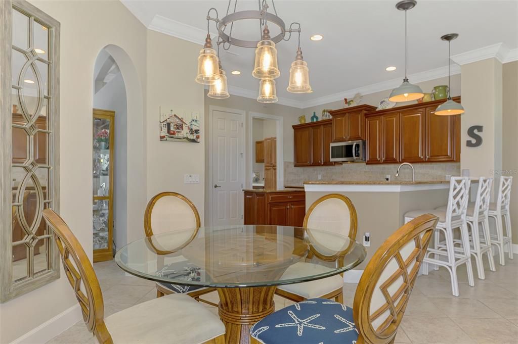 En Venta: $649,000 (4 camas, 3 baños, 2522 Pies cuadrados)