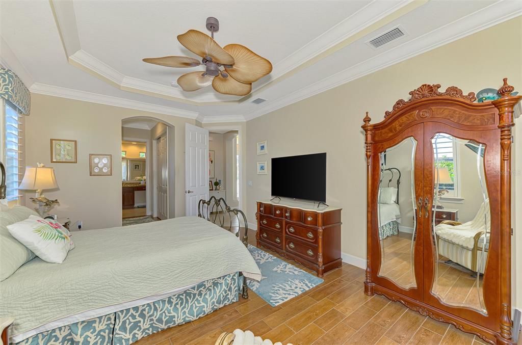 En Venta: $649,000 (4 camas, 3 baños, 2522 Pies cuadrados)