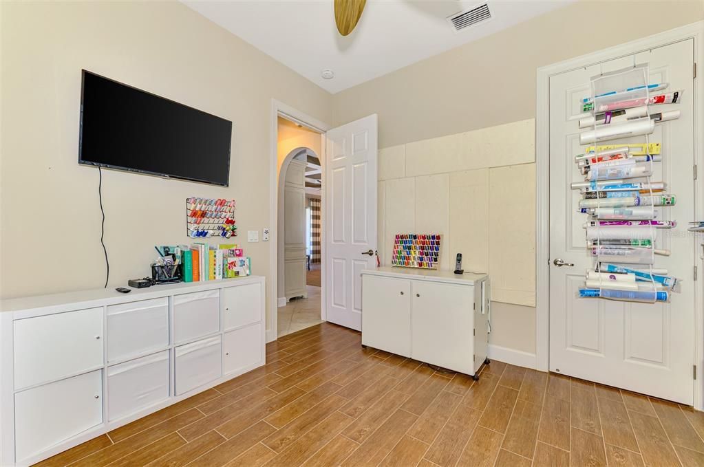 En Venta: $649,000 (4 camas, 3 baños, 2522 Pies cuadrados)