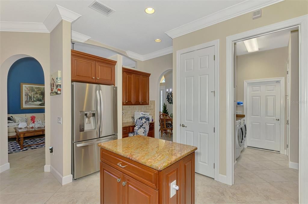 En Venta: $649,000 (4 camas, 3 baños, 2522 Pies cuadrados)