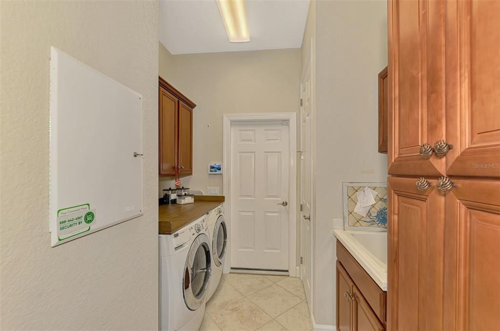 En Venta: $649,000 (4 camas, 3 baños, 2522 Pies cuadrados)