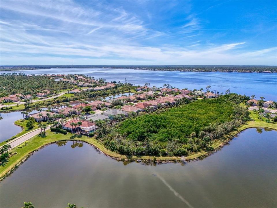 En Venta: $649,000 (4 camas, 3 baños, 2522 Pies cuadrados)