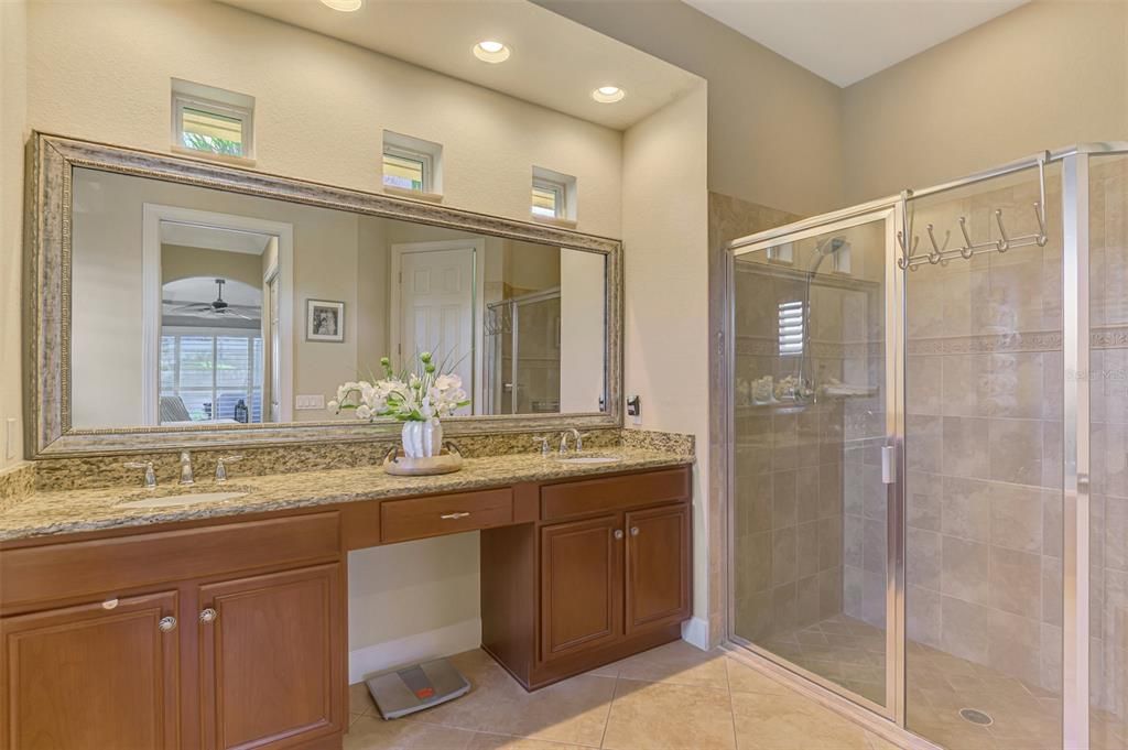 En Venta: $649,000 (4 camas, 3 baños, 2522 Pies cuadrados)