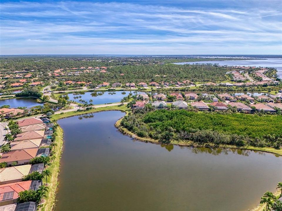 En Venta: $649,000 (4 camas, 3 baños, 2522 Pies cuadrados)