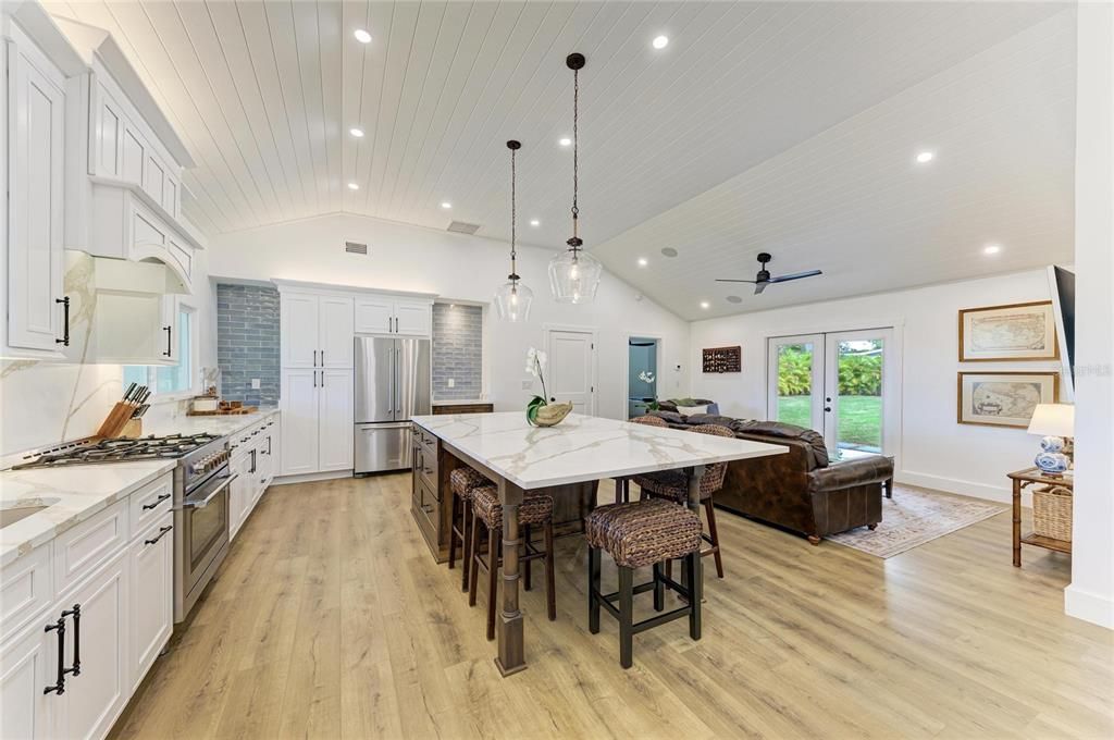 На продажу: $789,000 (3 спален, 2 ванн, 1400 Квадратных фут)