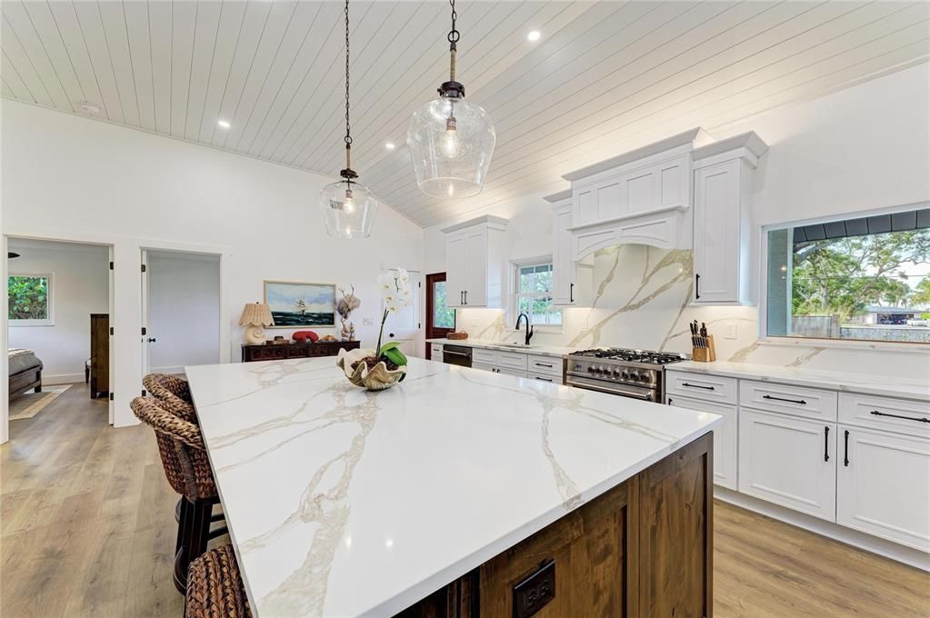 На продажу: $789,000 (3 спален, 2 ванн, 1400 Квадратных фут)