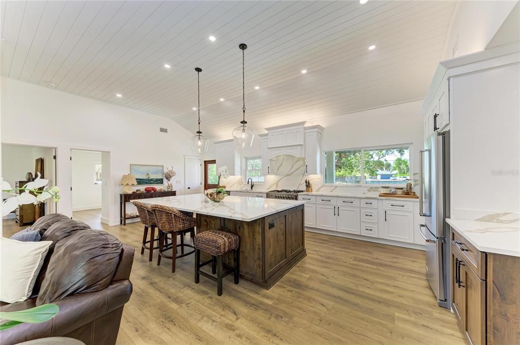 На продажу: $789,000 (3 спален, 2 ванн, 1400 Квадратных фут)