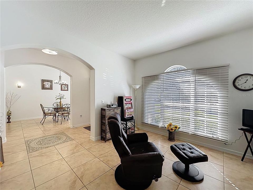 На продажу: $379,000 (3 спален, 2 ванн, 2105 Квадратных фут)