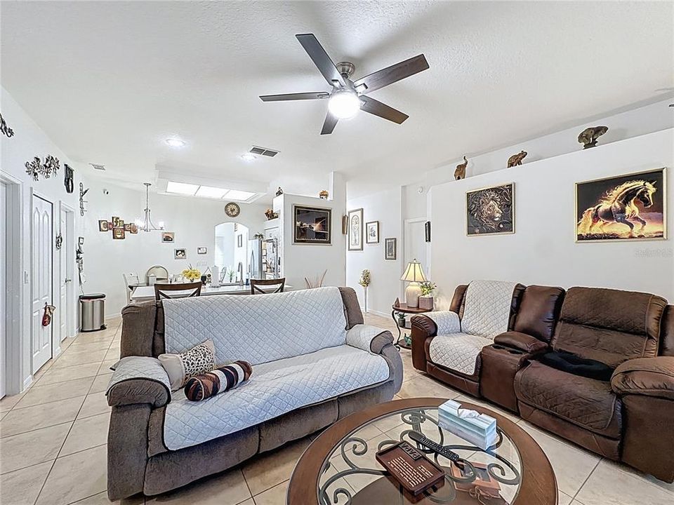 На продажу: $379,000 (3 спален, 2 ванн, 2105 Квадратных фут)