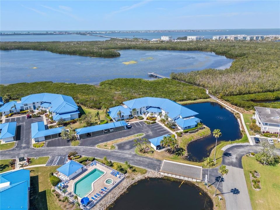 For Sale: $315,000 (2 beds, 2 baths, 1096 Square Feet)