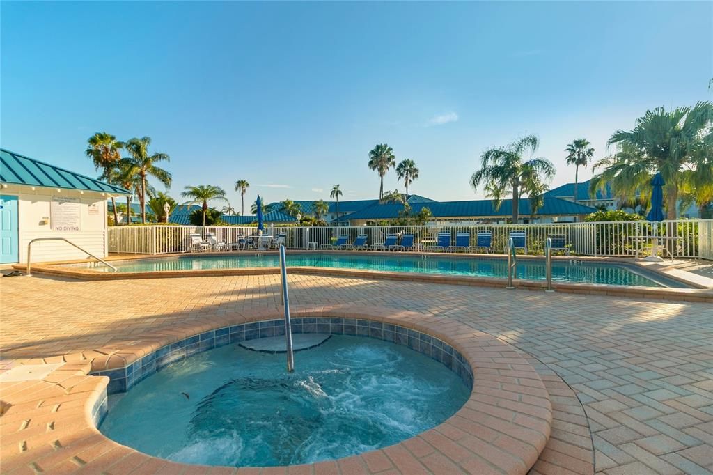 For Sale: $315,000 (2 beds, 2 baths, 1096 Square Feet)