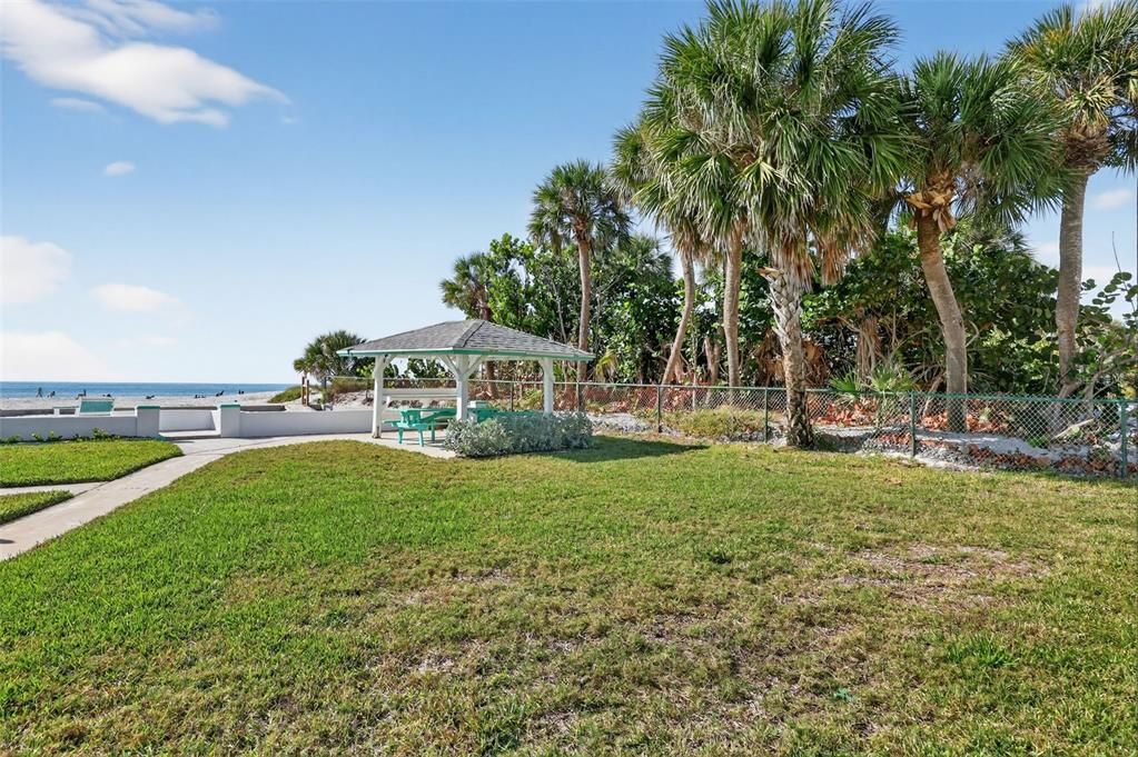 For Sale: $648,000 (4 beds, 2 baths, 1649 Square Feet)