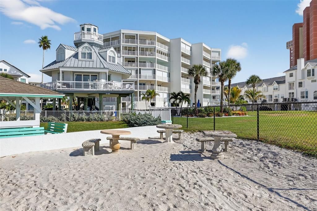 For Sale: $648,000 (4 beds, 2 baths, 1649 Square Feet)