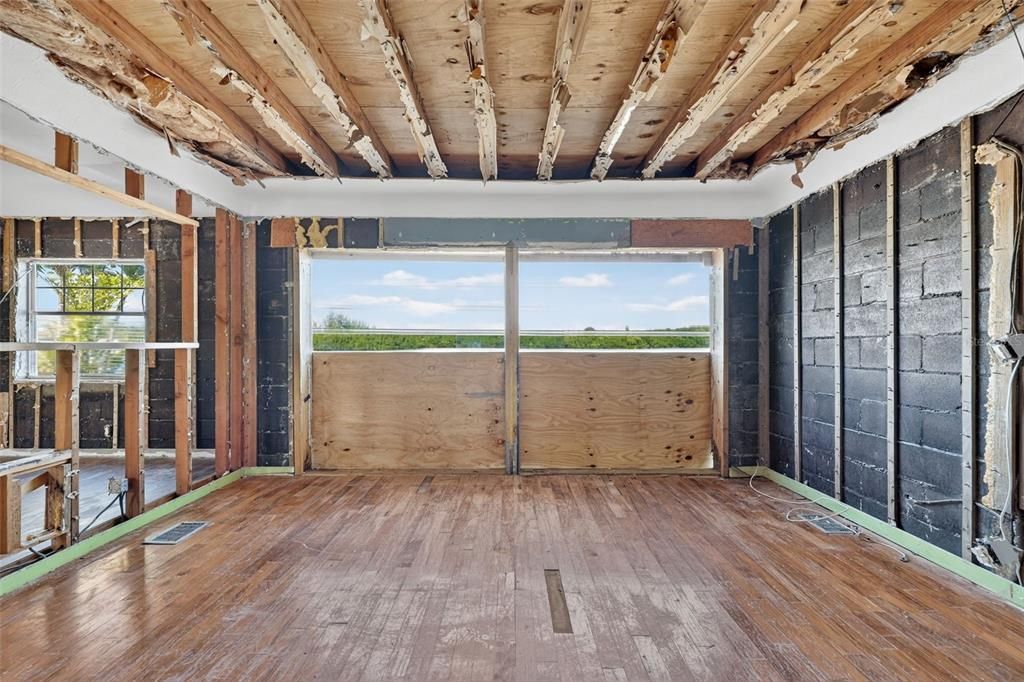 For Sale: $648,000 (4 beds, 2 baths, 1649 Square Feet)