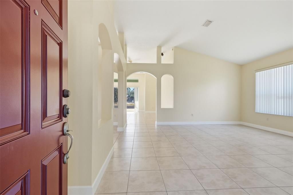 待售: $560,000 (4 贝兹, 3 浴室, 2476 平方英尺)