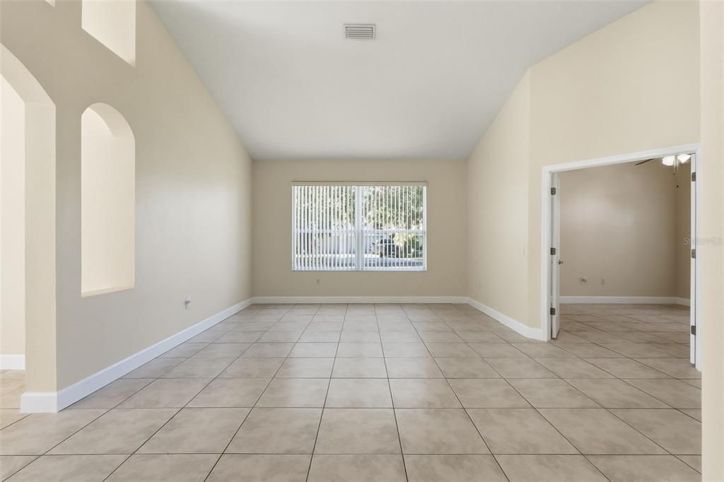 待售: $560,000 (4 贝兹, 3 浴室, 2476 平方英尺)