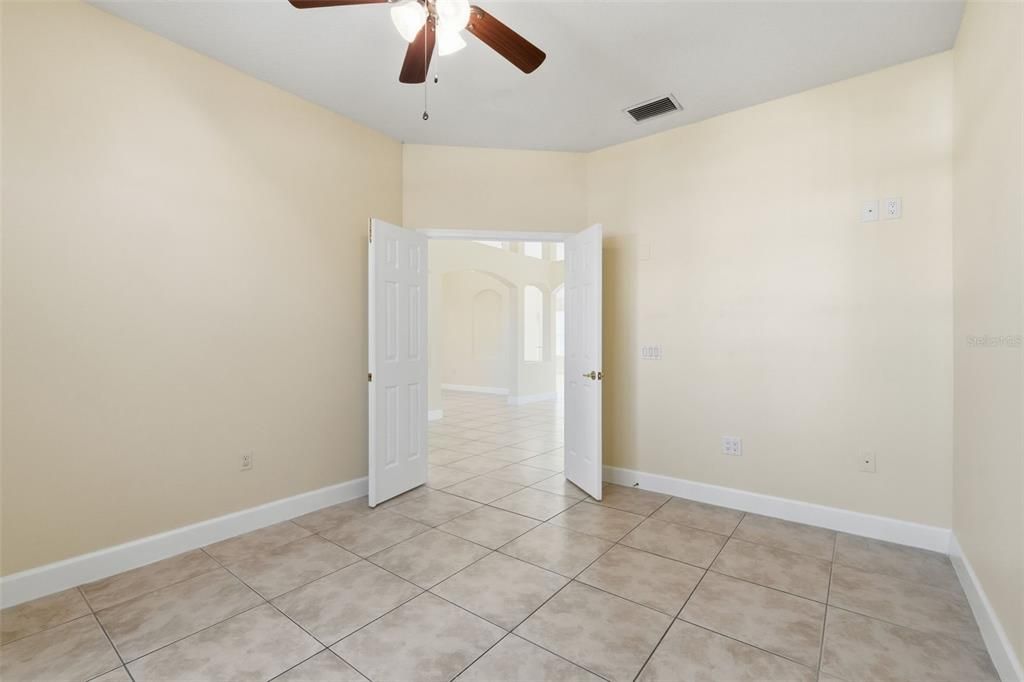 待售: $560,000 (4 贝兹, 3 浴室, 2476 平方英尺)