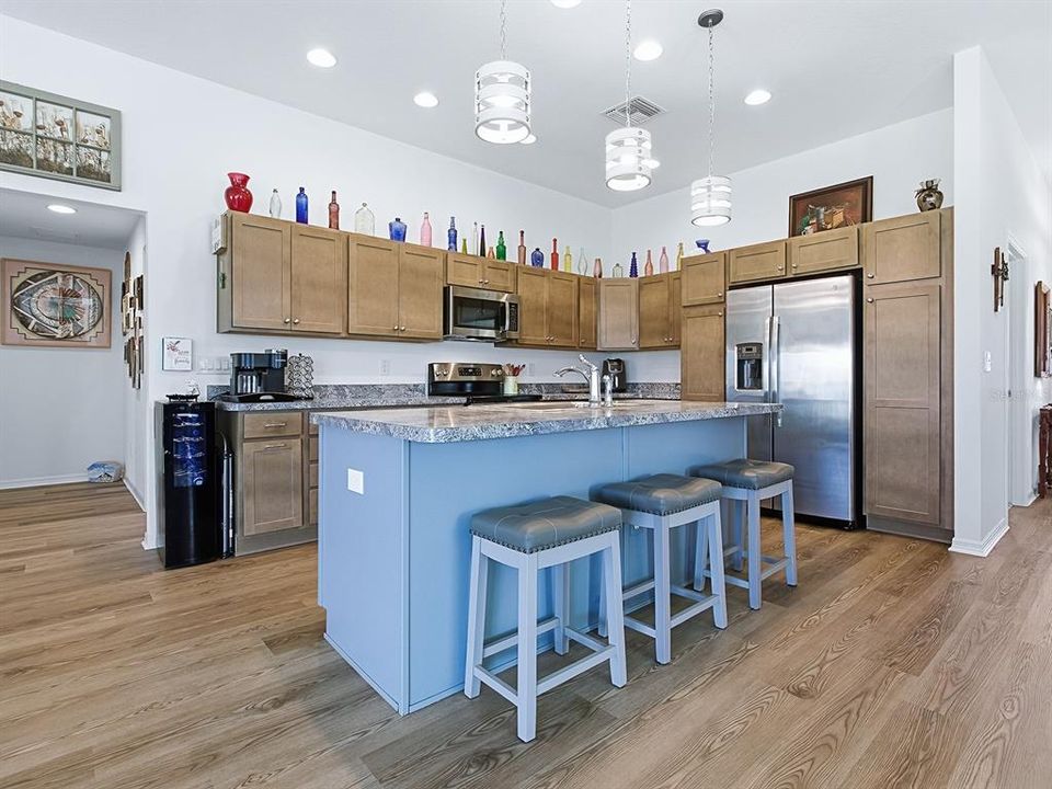 На продажу: $397,000 (4 спален, 2 ванн, 2003 Квадратных фут)