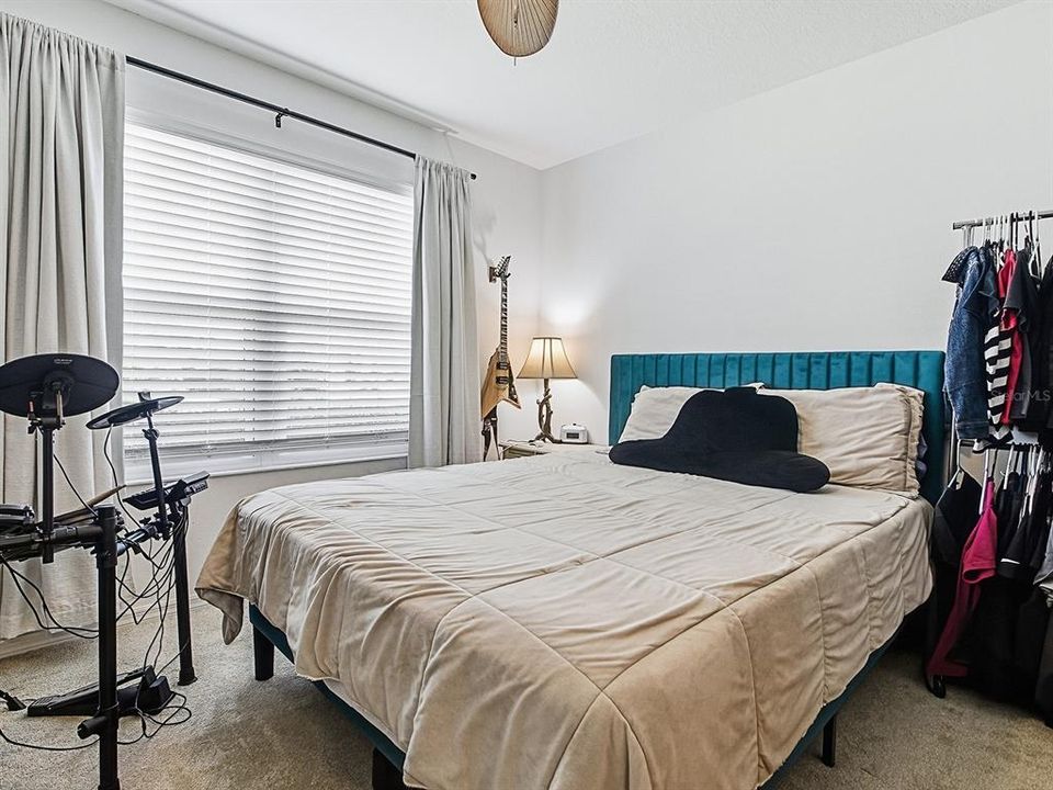 На продажу: $397,000 (4 спален, 2 ванн, 2003 Квадратных фут)