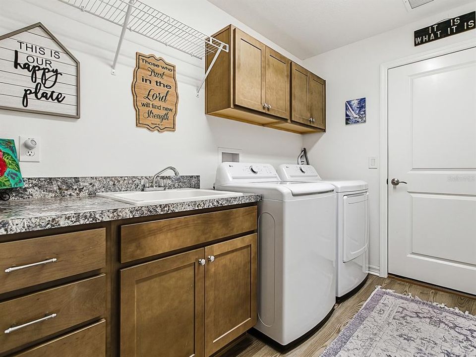 На продажу: $397,000 (4 спален, 2 ванн, 2003 Квадратных фут)