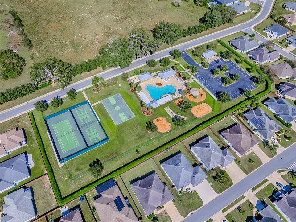 На продажу: $397,000 (4 спален, 2 ванн, 2003 Квадратных фут)